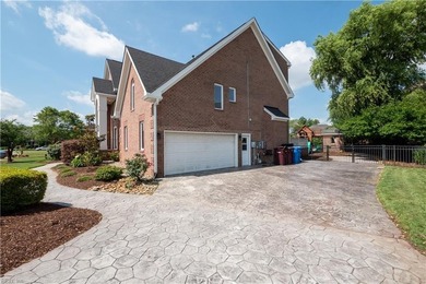 A beautiful brick waterfront home located in Mariners Pointe! - photo 3