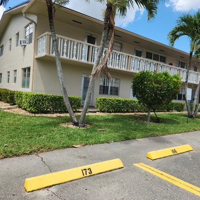Spectacular open concept 1 bedroom 1.5 bath. This condo is in a - photo 20