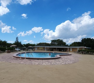 Spectacular open concept 1 bedroom 1.5 bath. This condo is in a - photo 23