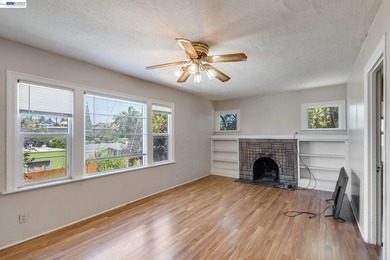 Great opportunity to own a versatile duplex with built-in rental - photo 4