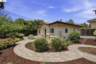 Welcome Home to 307 Dana St! This Property has been completely - photo 2