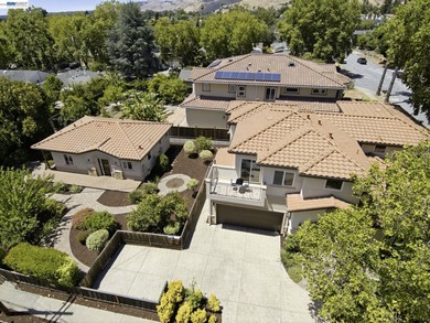 Welcome Home to 307 Dana St! This Property has been completely - photo 3