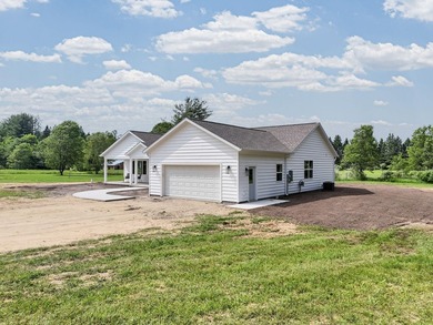 Welcome to this exceptional custom-built 3-bedroom, 2-bath home - photo 7