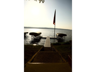 Welcome to this exceptionally well-maintained 3-bedroom, 2-bath - photo 9