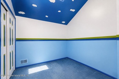 Welcome to this beautifully maintained, mint-condition attached - photo 15