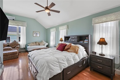This stunning 3-bedroom, 2.5-bathroom home offers the ultimate - photo 16