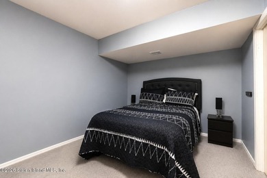 Welcome to this beautifully maintained, mint-condition attached - photo 19