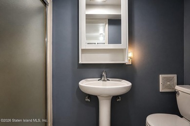 Welcome to this beautifully maintained, mint-condition attached - photo 20