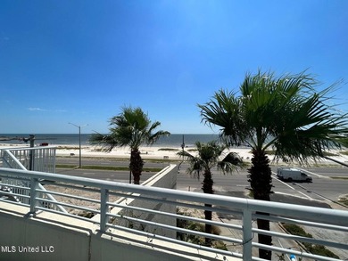 ***Short Term Rentals allowed***Fully furnished condo ready to