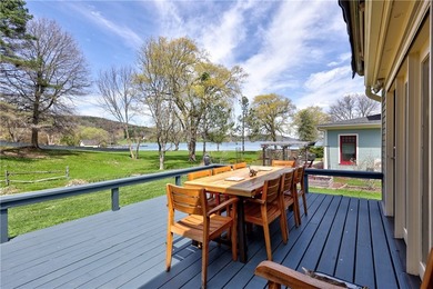 This stunning 3-bedroom, 2.5-bathroom home offers the ultimate - photo 25