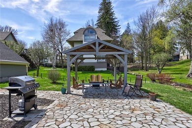 This stunning 3-bedroom, 2.5-bathroom home offers the ultimate - photo 27
