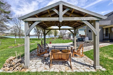 This stunning 3-bedroom, 2.5-bathroom home offers the ultimate - photo 28