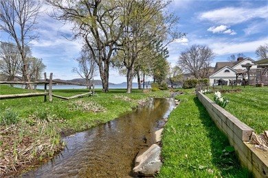 This stunning 3-bedroom, 2.5-bathroom home offers the ultimate - photo 31