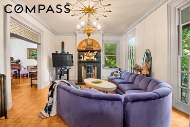 Rarely available in Staten Island's North Shore. This stunning - photo 4