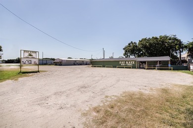 Great location, property has over 2 and a half acres with so - photo 3