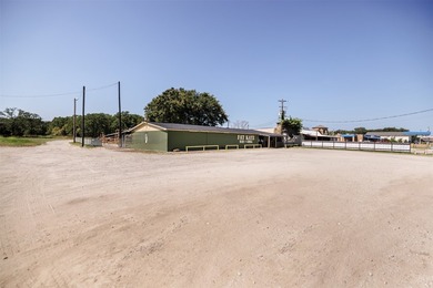 Great location, property has over 2 and a half acres with so - photo 4