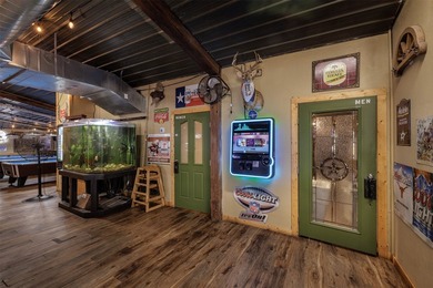 Great location, property has over 2 and a half acres with so - photo 9
