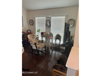 GREAT NEIGHBORHOOD,NICE HOME-TENANT ON MONTH TO MONTH,GOOD FLOOR - photo 11