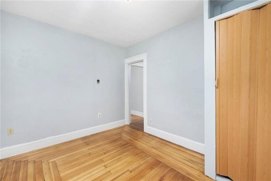 Charming 3-bedroom Bungalow situated on an oversized lot in a - photo 11