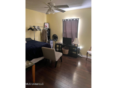 GREAT NEIGHBORHOOD,NICE HOME-TENANT ON MONTH TO MONTH,GOOD FLOOR - photo 12