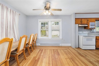 Charming 3-bedroom Bungalow situated on an oversized lot in a - photo 12