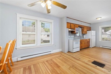 Charming 3-bedroom Bungalow situated on an oversized lot in a - photo 13