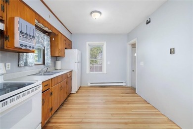 Charming 3-bedroom Bungalow situated on an oversized lot in a - photo 18