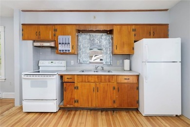 Charming 3-bedroom Bungalow situated on an oversized lot in a - photo 19