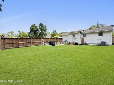 Brand New FORTIFIED ROOF Just minutes to the beach, this - photo 23