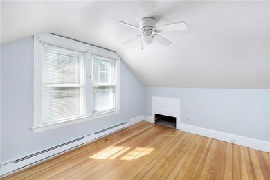 Charming 3-bedroom Bungalow situated on an oversized lot in a - photo 25