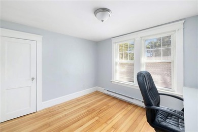 Charming 3-bedroom Bungalow situated on an oversized lot in a - photo 28
