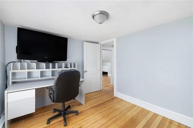 Charming 3-bedroom Bungalow situated on an oversized lot in a - photo 31