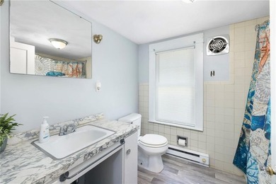 Charming 3-bedroom Bungalow situated on an oversized lot in a - photo 32