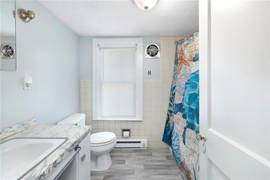 Charming 3-bedroom Bungalow situated on an oversized lot in a - photo 33