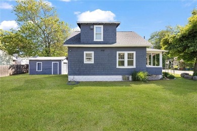 Charming 3-bedroom Bungalow situated on an oversized lot in a - photo 37