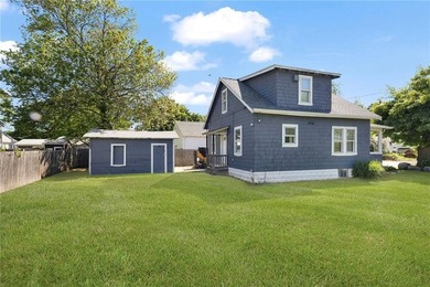 Charming 3-bedroom Bungalow situated on an oversized lot in a - photo 39