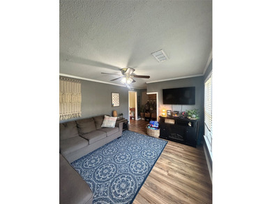 Corner-lot opportunity within walking distance to the city park - photo 4