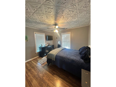 Corner-lot opportunity within walking distance to the city park - photo 8