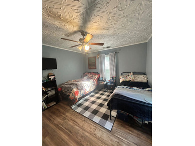 Corner-lot opportunity within walking distance to the city park - photo 9
