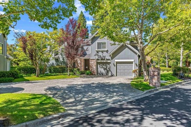 Beautifully renovated 3 bedroom, 2.5 bath home that lives like a - photo 1