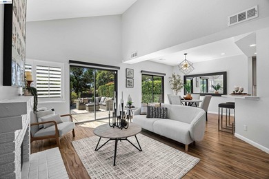 Beautifully renovated 3 bedroom, 2.5 bath home that lives like a - photo 9