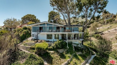 Nestled in the heart of Malibu, this architectural post-and-beam - photo 1