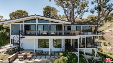Nestled in the heart of Malibu, this architectural post-and-beam - photo 2