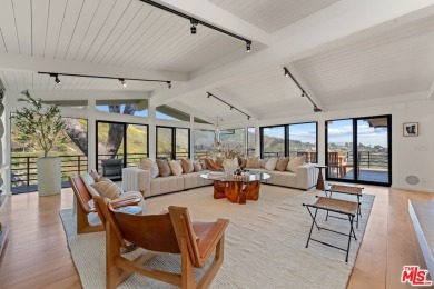 Nestled in the heart of Malibu, this architectural post-and-beam - photo 4