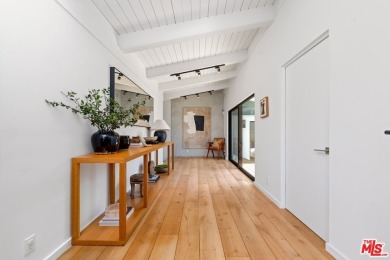 Nestled in the heart of Malibu, this architectural post-and-beam - photo 10