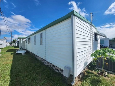 This 2 bed 2 bath home is located in Sunshine MHC a 55+ - photo 4