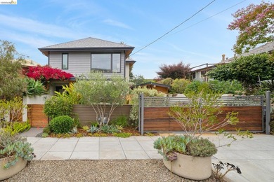 New Listing! Exceptional Glenview Traditional with a - photo 2