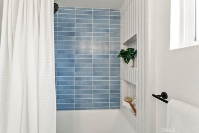 Renovated and Gorgeous: 3 HOMES on 1 LOT. Lease this compound - photo 18