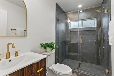 Renovated and Gorgeous: 3 HOMES on 1 LOT. Lease this compound - photo 21