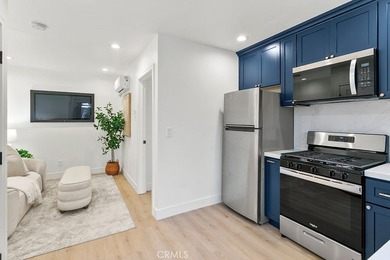 Renovated and Gorgeous: 3 HOMES on 1 LOT. Lease this compound - photo 26